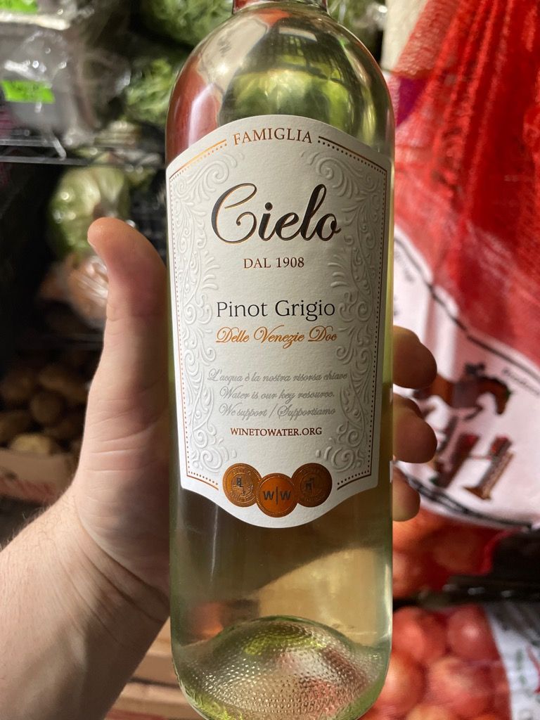 Famiglia Cielo Pinot Noir